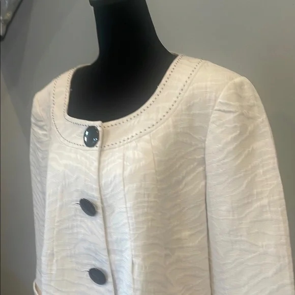 Elegant White Women's Jacket size 12 - Picture 2 of 3